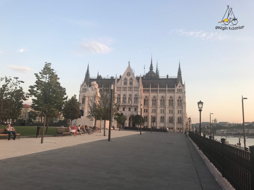 budapest-parliament-build-1024x768.jpg